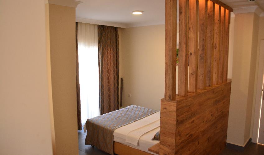 En fazla 2 yetişkin.