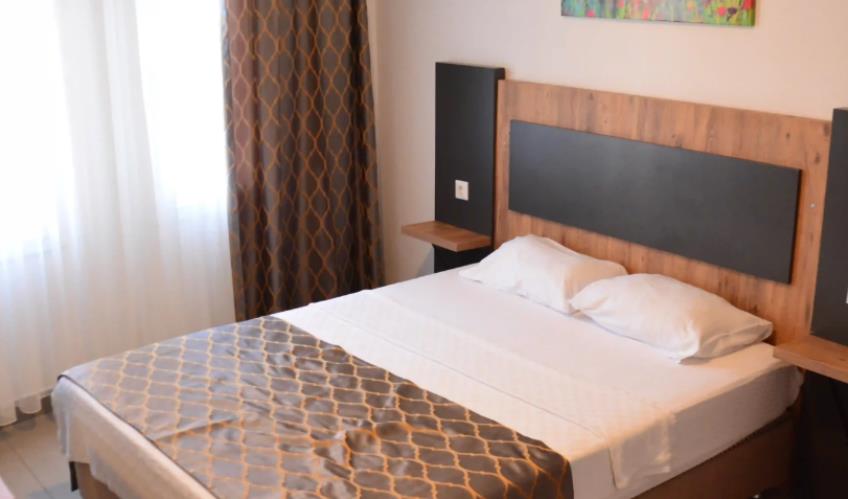 En fazla 4 yetişkin.