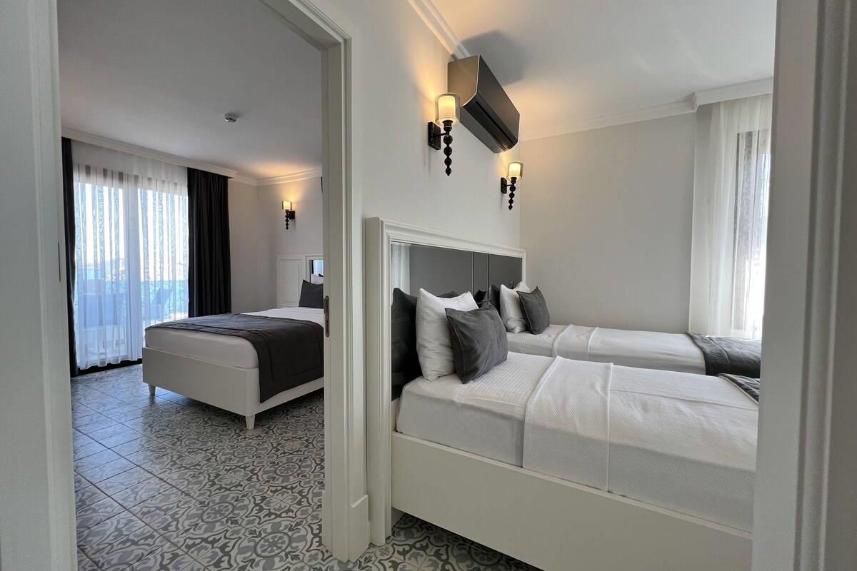 En az 2 yetişkin, En fazla 4 yetişkin.