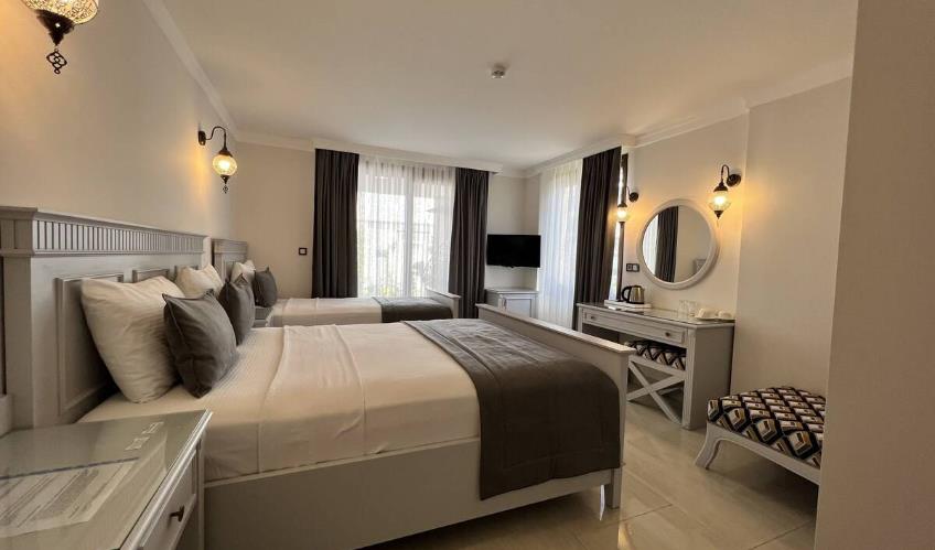 En fazla 3 yetişkin + 1 bebek (0-2 yaş).