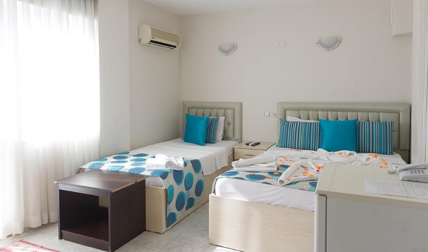 En fazla 3 yetişkin + 1 bebek (0-2 yaş) veya 2 yetişkin + 1 çocuk + 1 bebek (0-2 yaş).