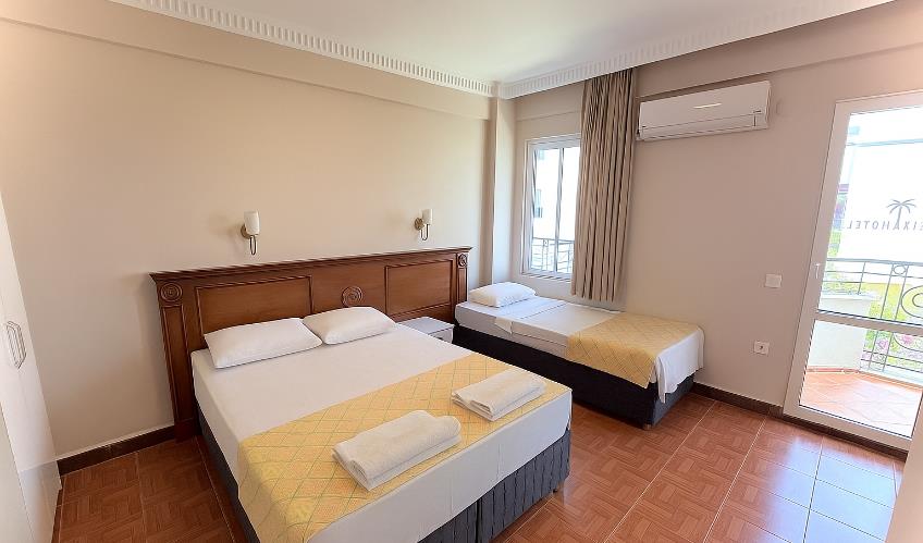 En fazla 2 yetişkin + 1 bebek (0-2 yaş).