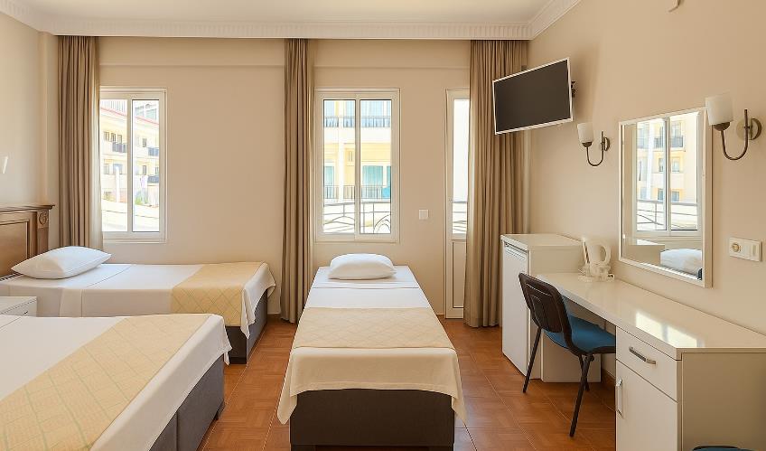 En fazla 3 yetişkin.