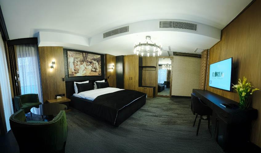 En fazla 2 yetişkin + 1 bebek (0-2 yaş).