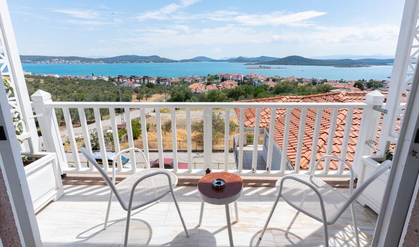 En fazla 4 yetişkin.