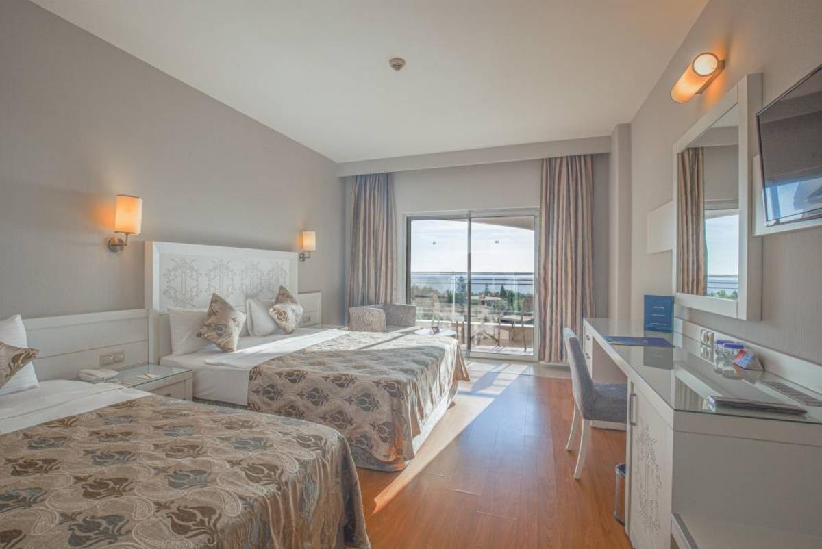 En fazla 3 yetişkin + 1 bebek (0-2 yaş) veya 2 yetişkin + 1 çocuk + 1 bebek (0-2 yaş).