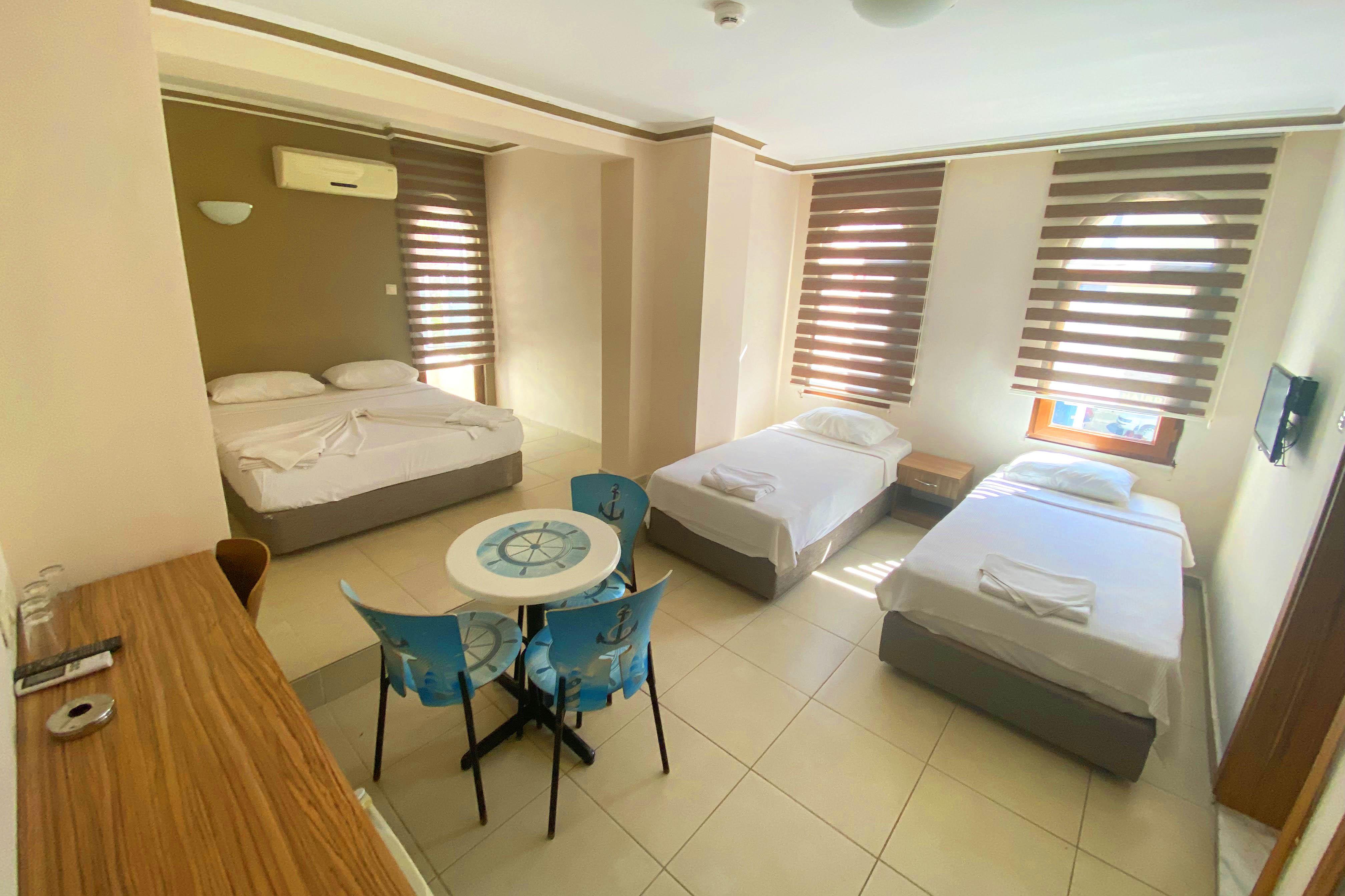 En az 2 yetişkin, En fazla 4 yetişkin veya 3 yetişkin + 1 çocuk.