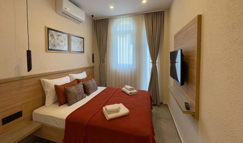 En fazla 2 yetişkin.