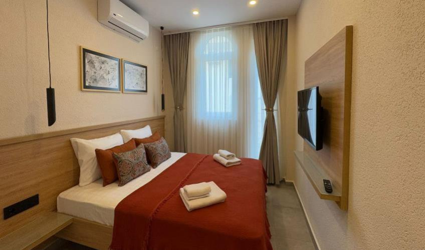 En fazla 2 yetişkin.