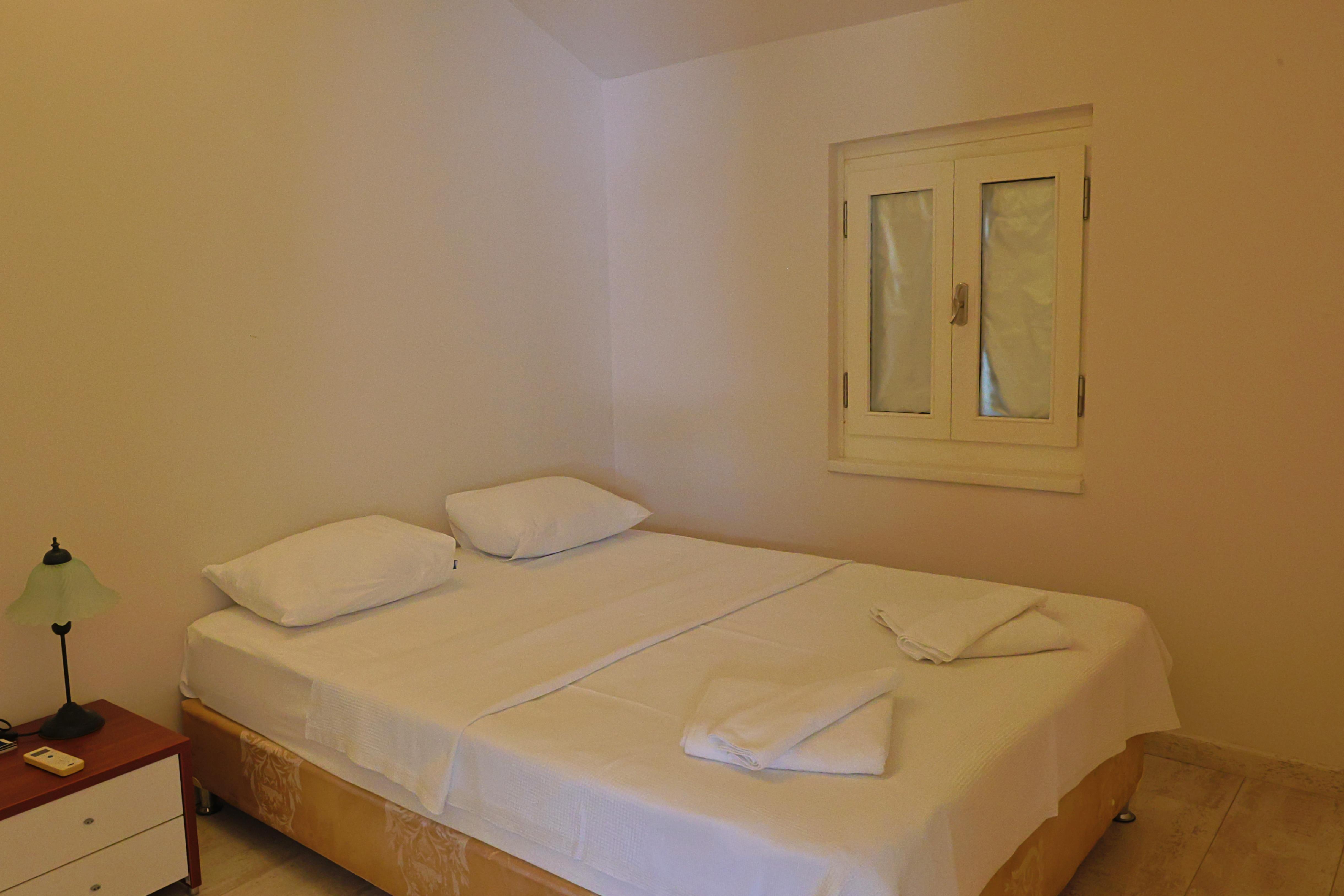 En az 2 yetişkin, En fazla 4 yetişkin veya 3 yetişkin + 1 çocuk.