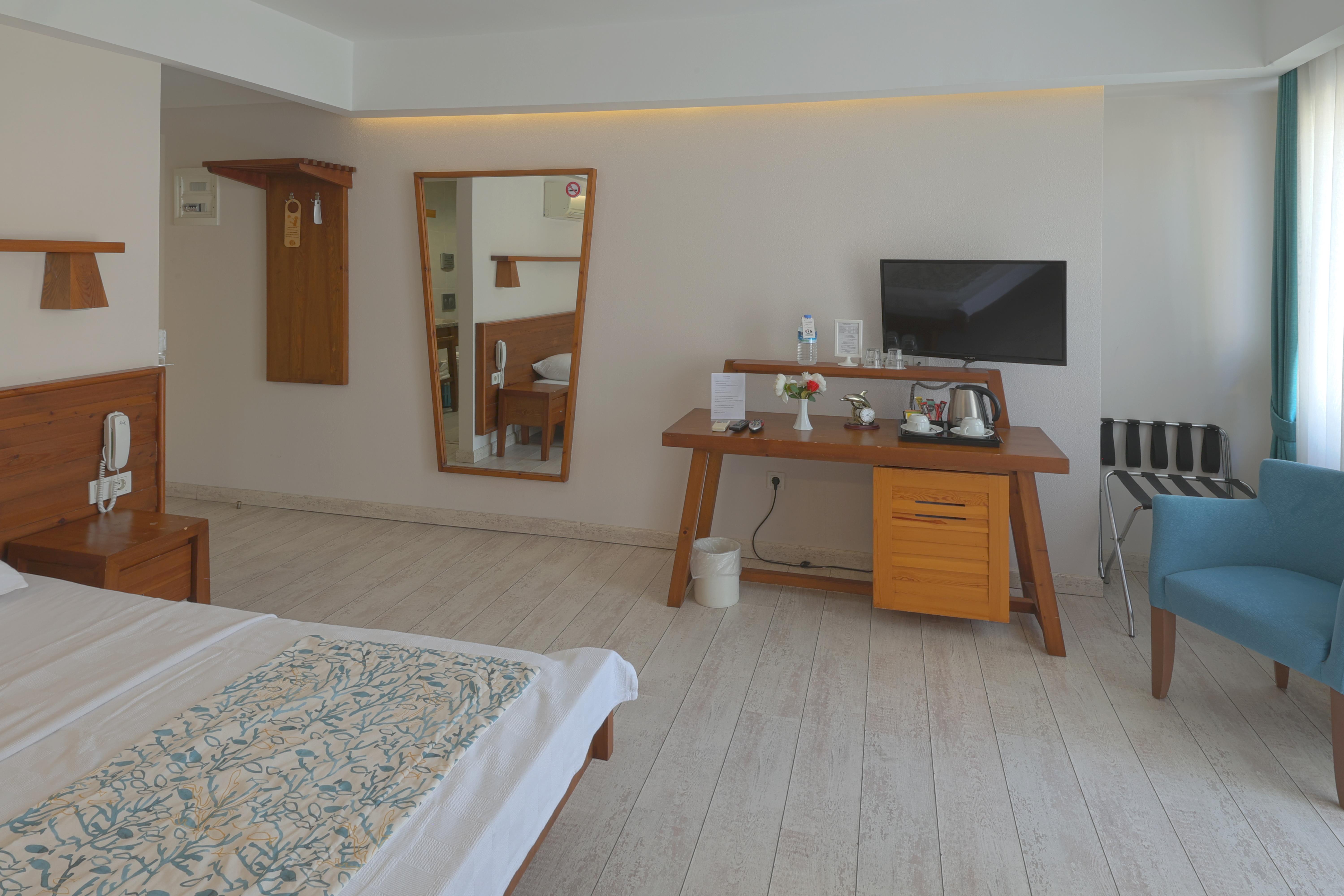 En fazla 2 yetişkin + 1 bebek (0-2 yaş).