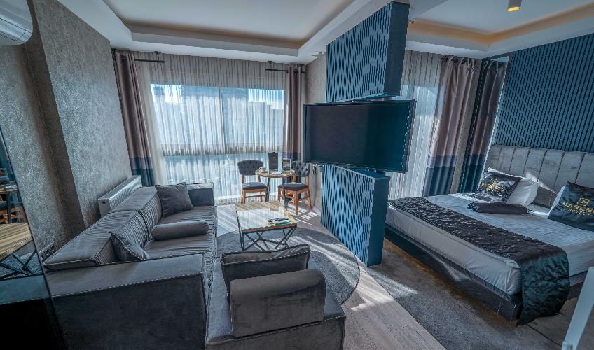 En fazla 3 yetişkin + 1 bebek (0-2 yaş).