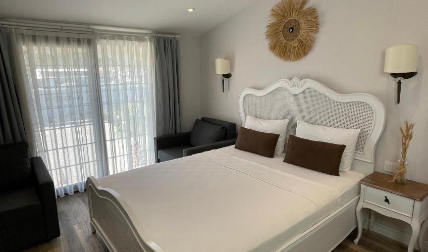 En az 2 yetişkin, En fazla 4 yetişkin.