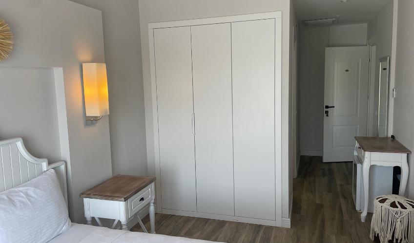 En fazla 2 yetişkin.