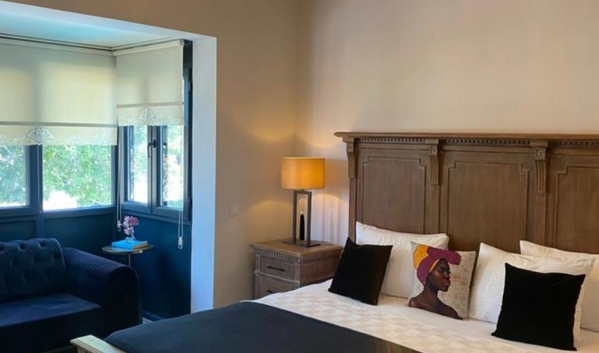 En fazla 4 yetişkin.