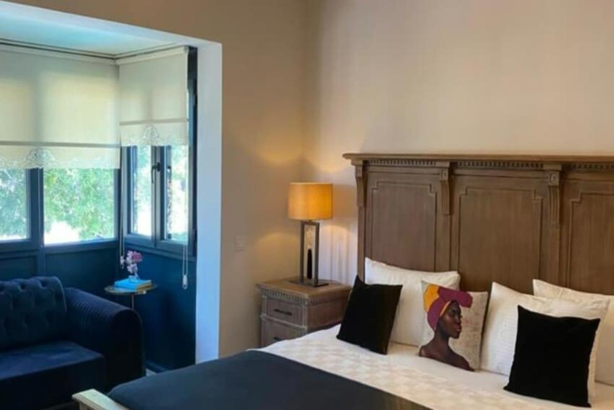 En fazla 4 yetişkin.