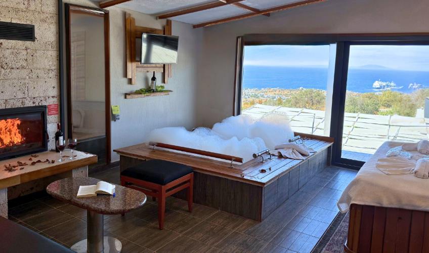 En fazla 2 yetişkin + 1 çocuk + 1 bebek (0-2 yaş) veya 1 yetişkin + 1 çocuk + 1 bebek (0-2 yaş).