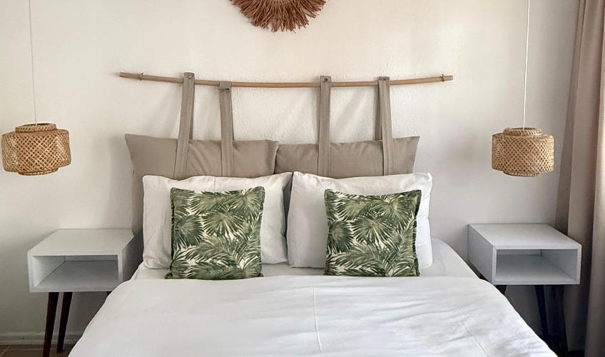 En fazla 2 yetişkin + 1 bebek (0-2 yaş).