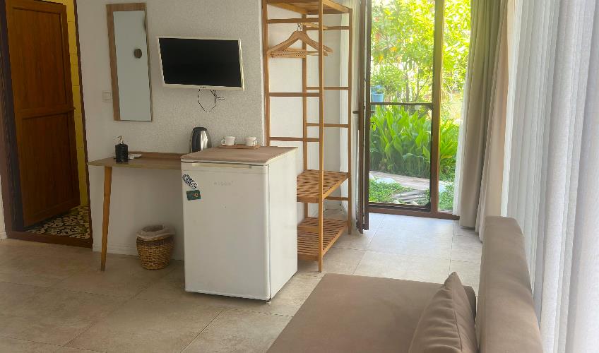 En fazla 3 yetişkin + 1 bebek (0-2 yaş).