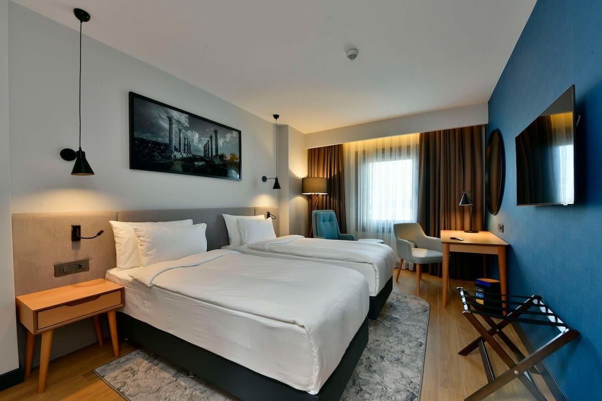 En fazla 2 yetişkin.