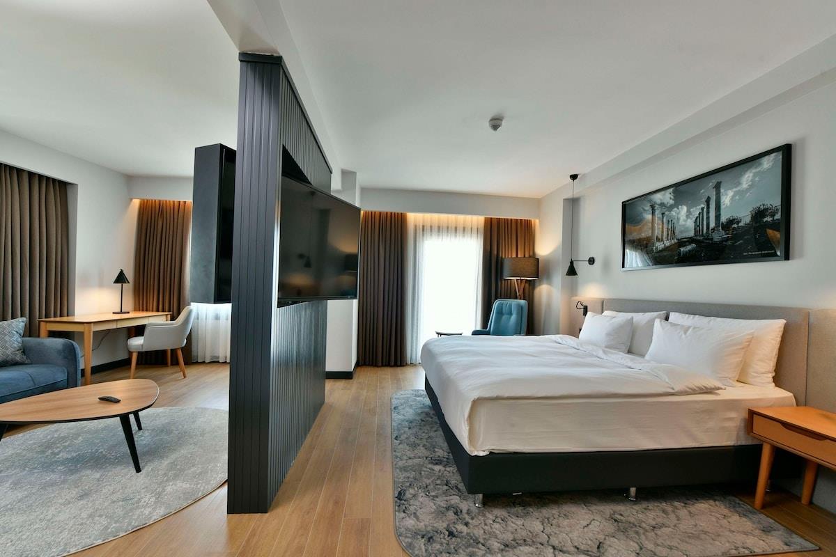 En fazla 4 yetişkin.