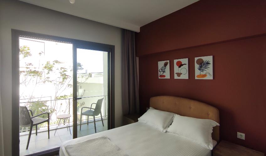 En fazla 2 yetişkin.