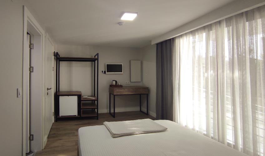 En fazla 2 yetişkin.