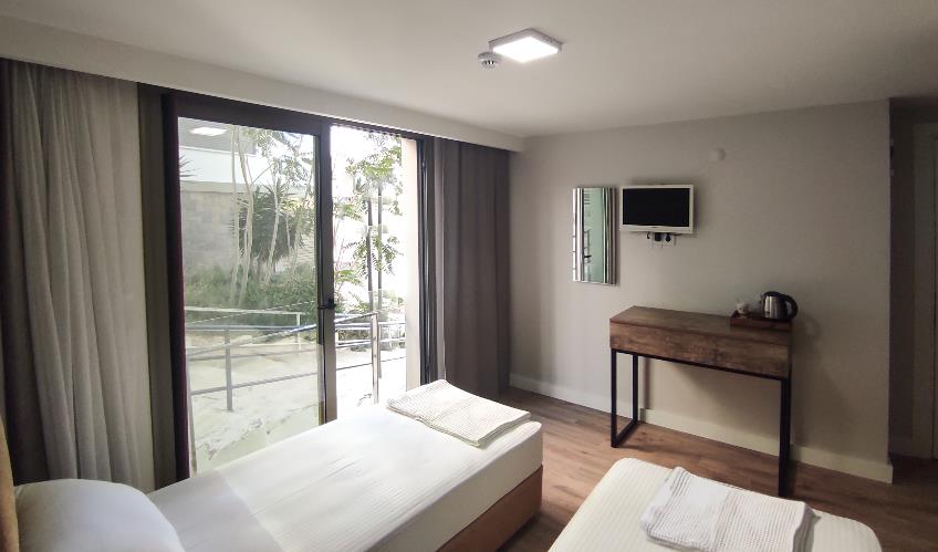 En fazla 2 yetişkin.