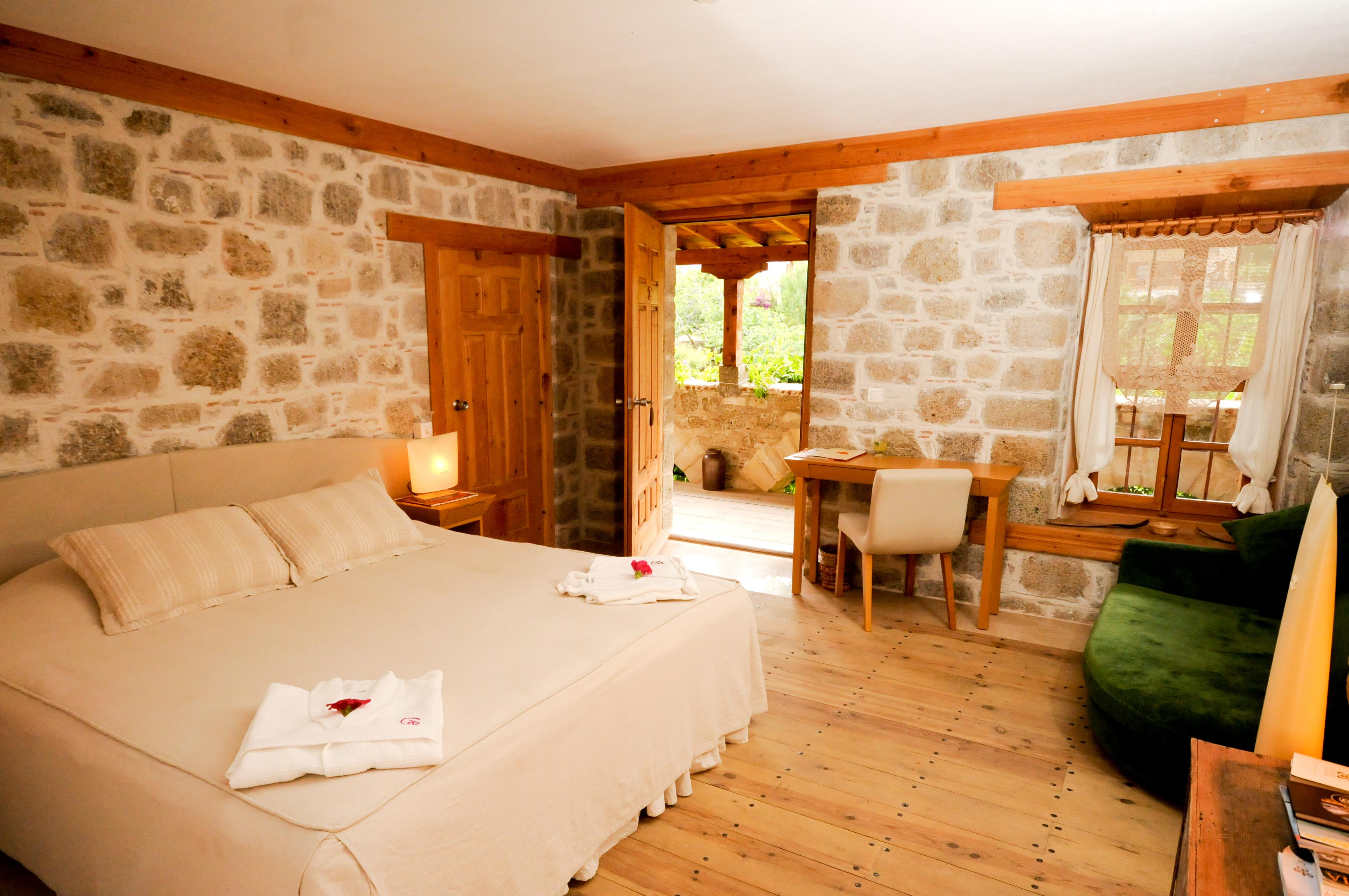 En fazla 2 yetişkin.