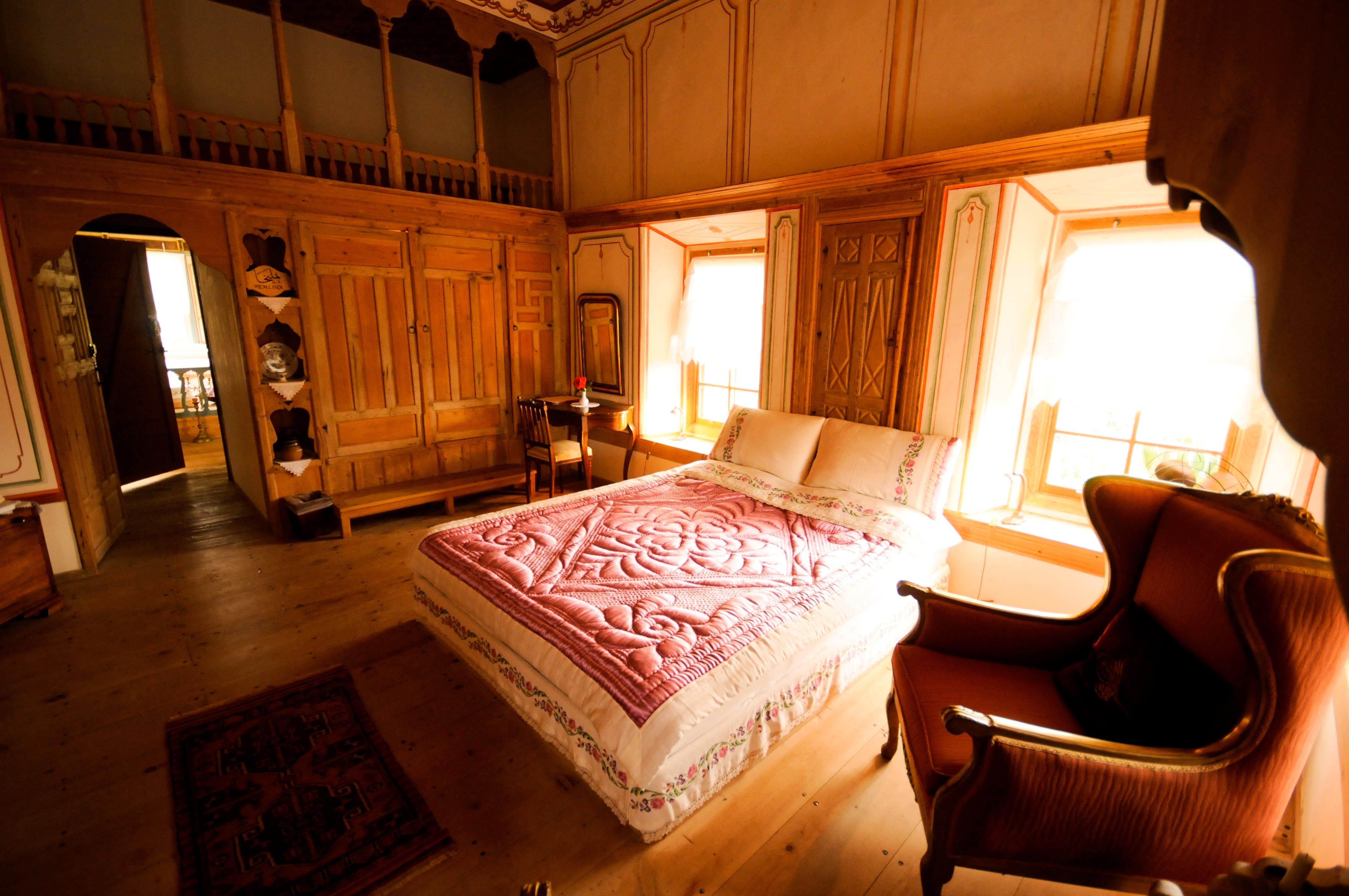 En fazla 2 yetişkin.