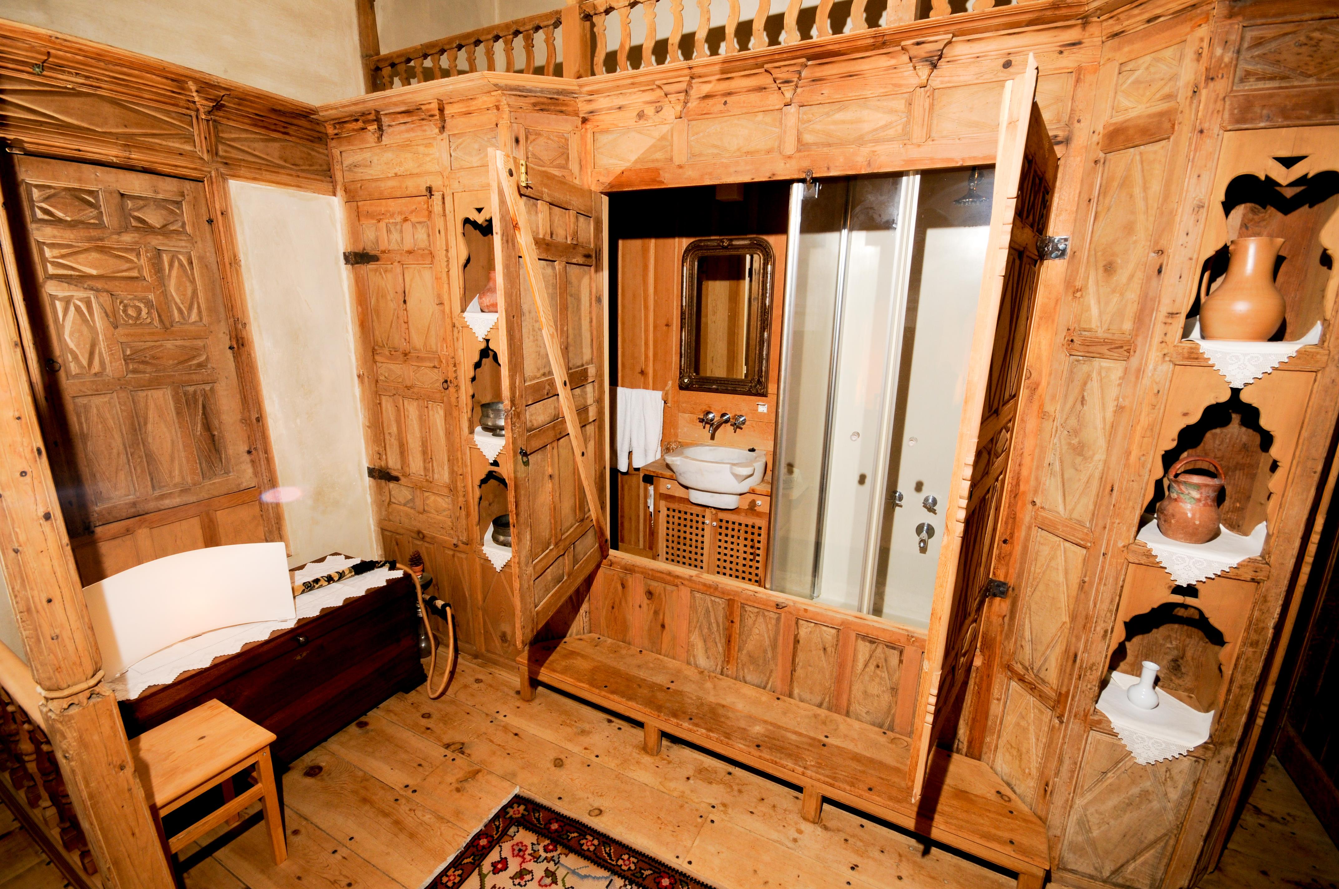 En fazla 2 yetişkin.