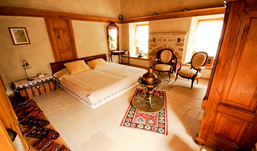 En fazla 2 yetişkin.