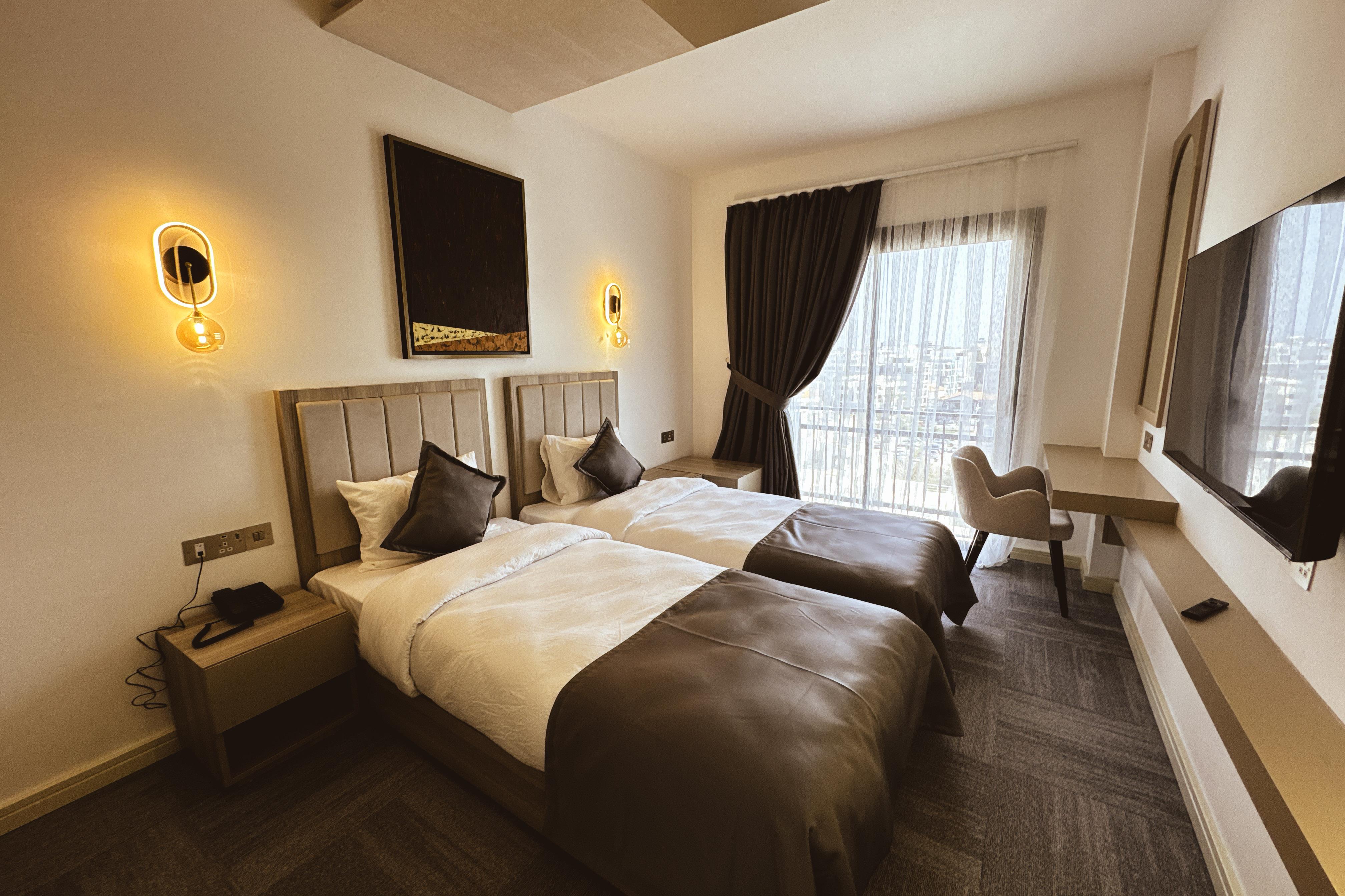 En fazla 2 yetişkin + 1 çocuk veya 1 yetişkin + 1 çocuk.