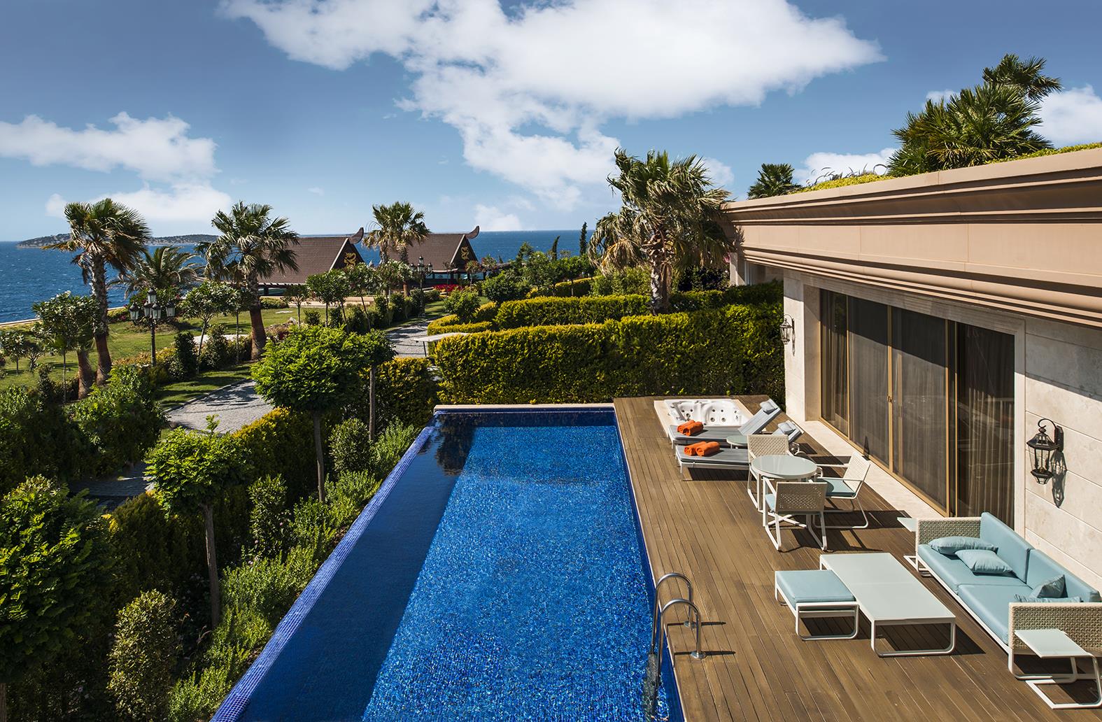 En fazla 3 yetişkin veya 2 yetişkin + 1 çocuk.