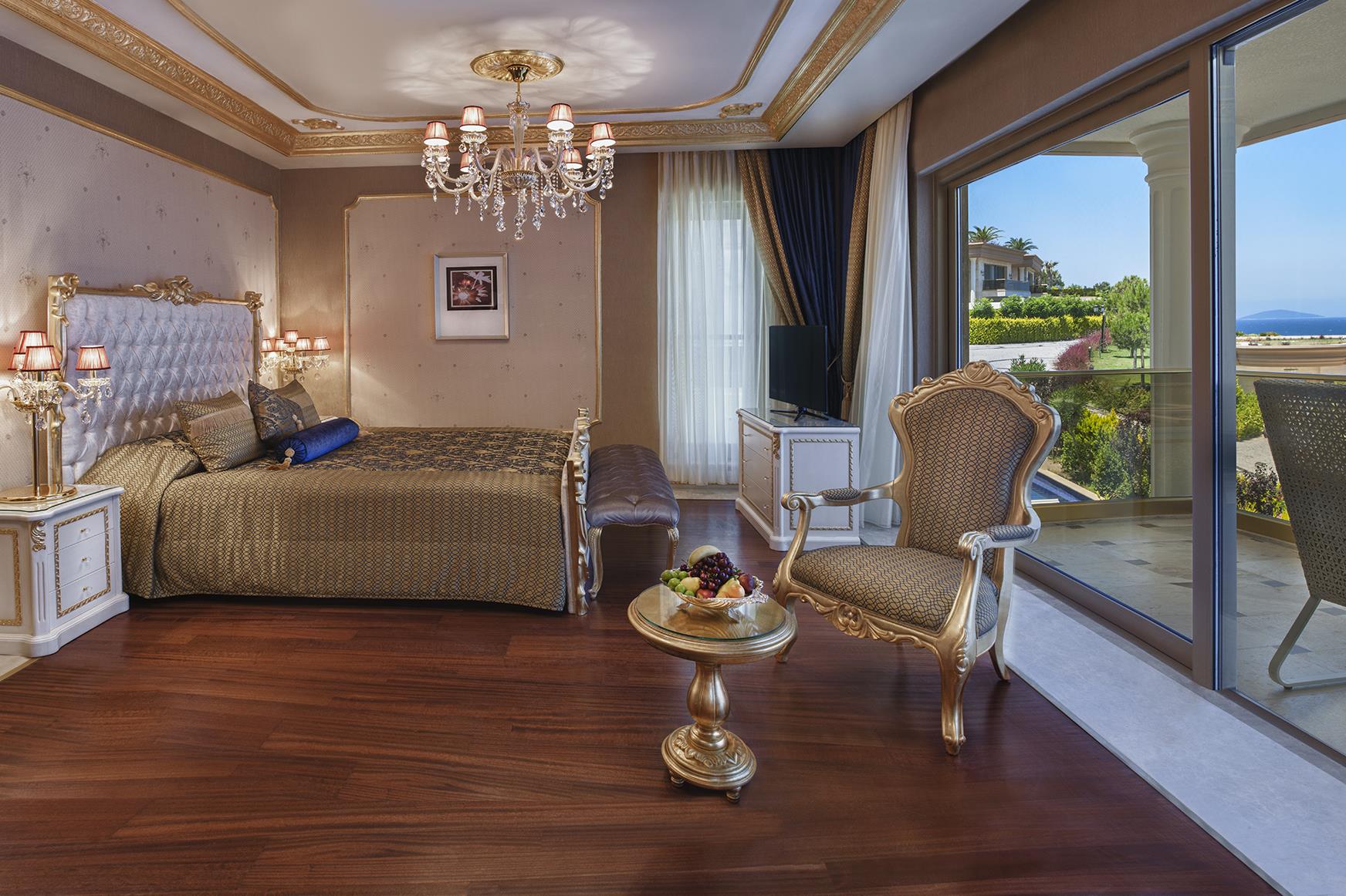 En fazla 2 yetişkin + 1 bebek (0-2 yaş).