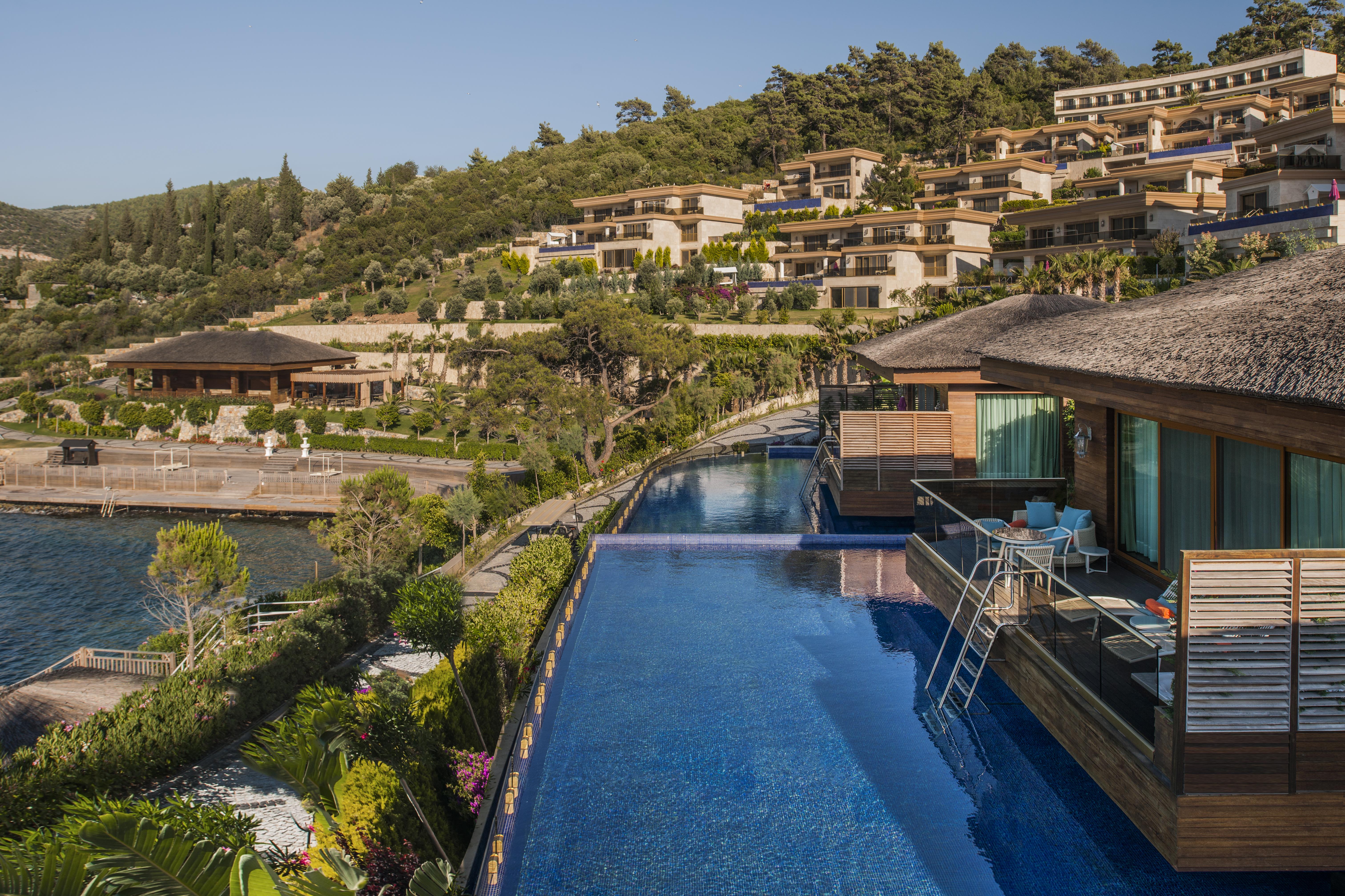 En fazla 2 yetişkin + 1 bebek (0-2 yaş).