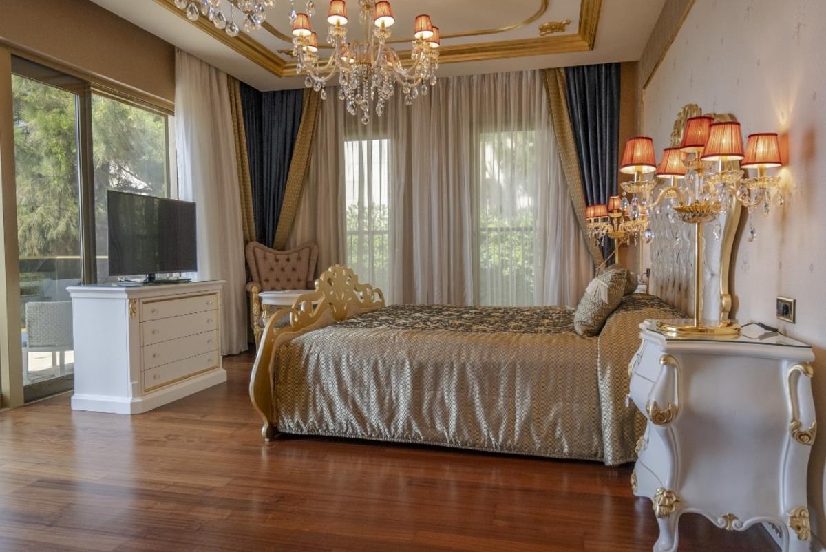 En az 3 yetişkin, En fazla 4 yetişkin + 1 çocuk veya 3 yetişkin + 2 çocuk.