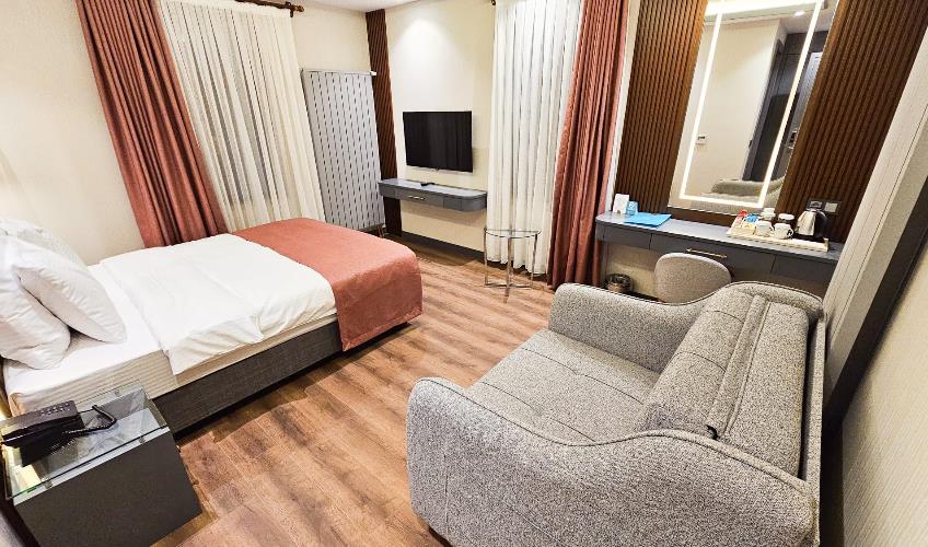 En fazla 2 yetişkin.