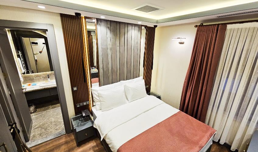 En fazla 1 yetişkin.