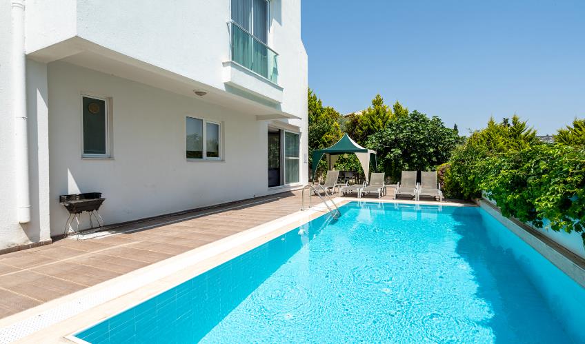 En fazla 4 yetişkin + 2 çocuk + 1 bebek (0-2 yaş) veya 3 yetişkin + 2 çocuk + 1 bebek (0-2 yaş).