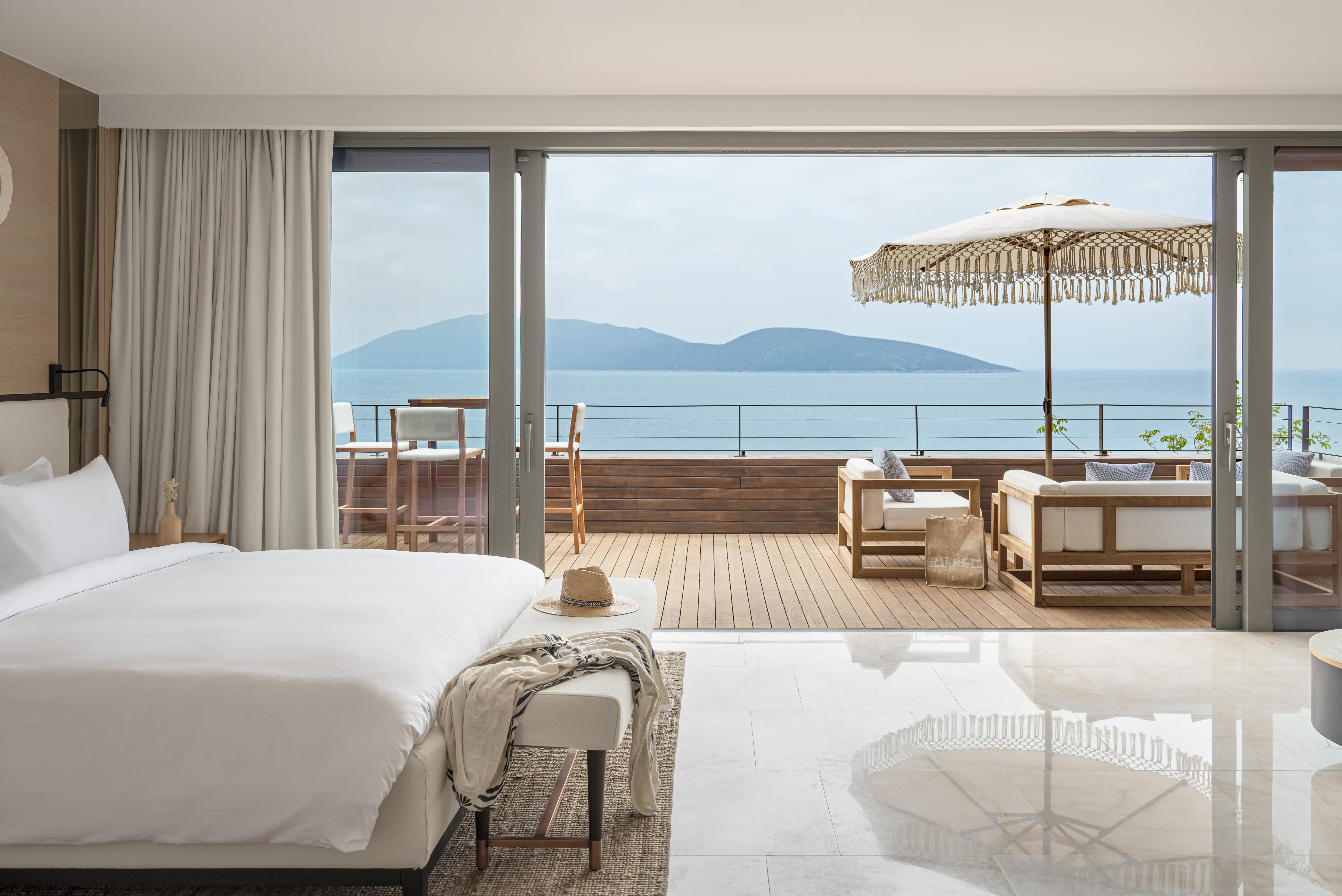 En fazla 3 yetişkin.