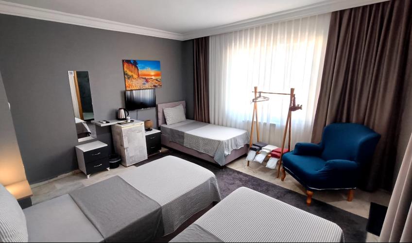 En fazla 3 yetişkin.