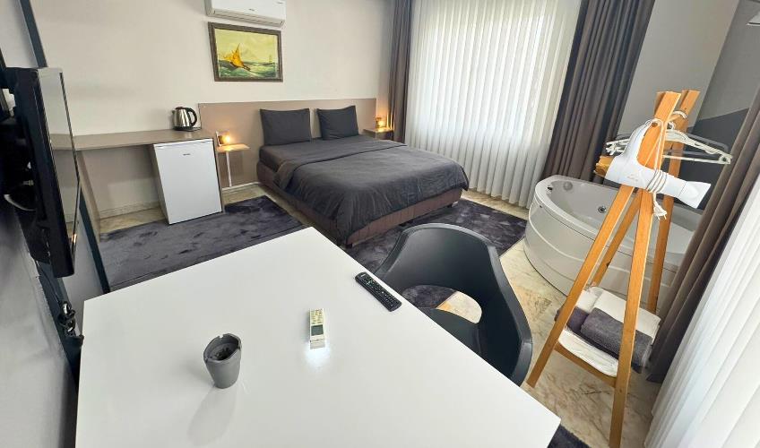 En fazla 2 yetişkin.