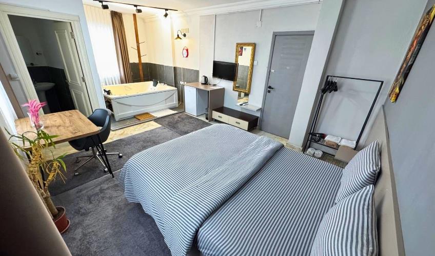 En fazla 2 yetişkin.