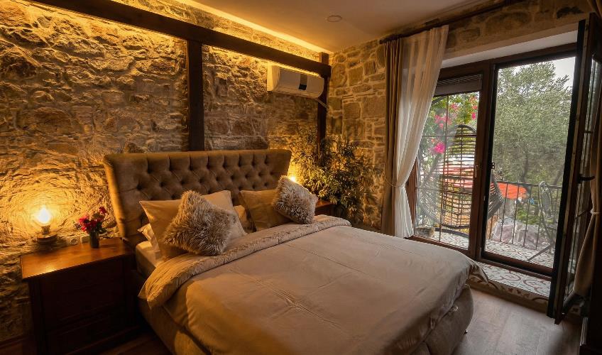 En fazla 2 yetişkin + 1 çocuk veya 1 yetişkin + 1 çocuk.