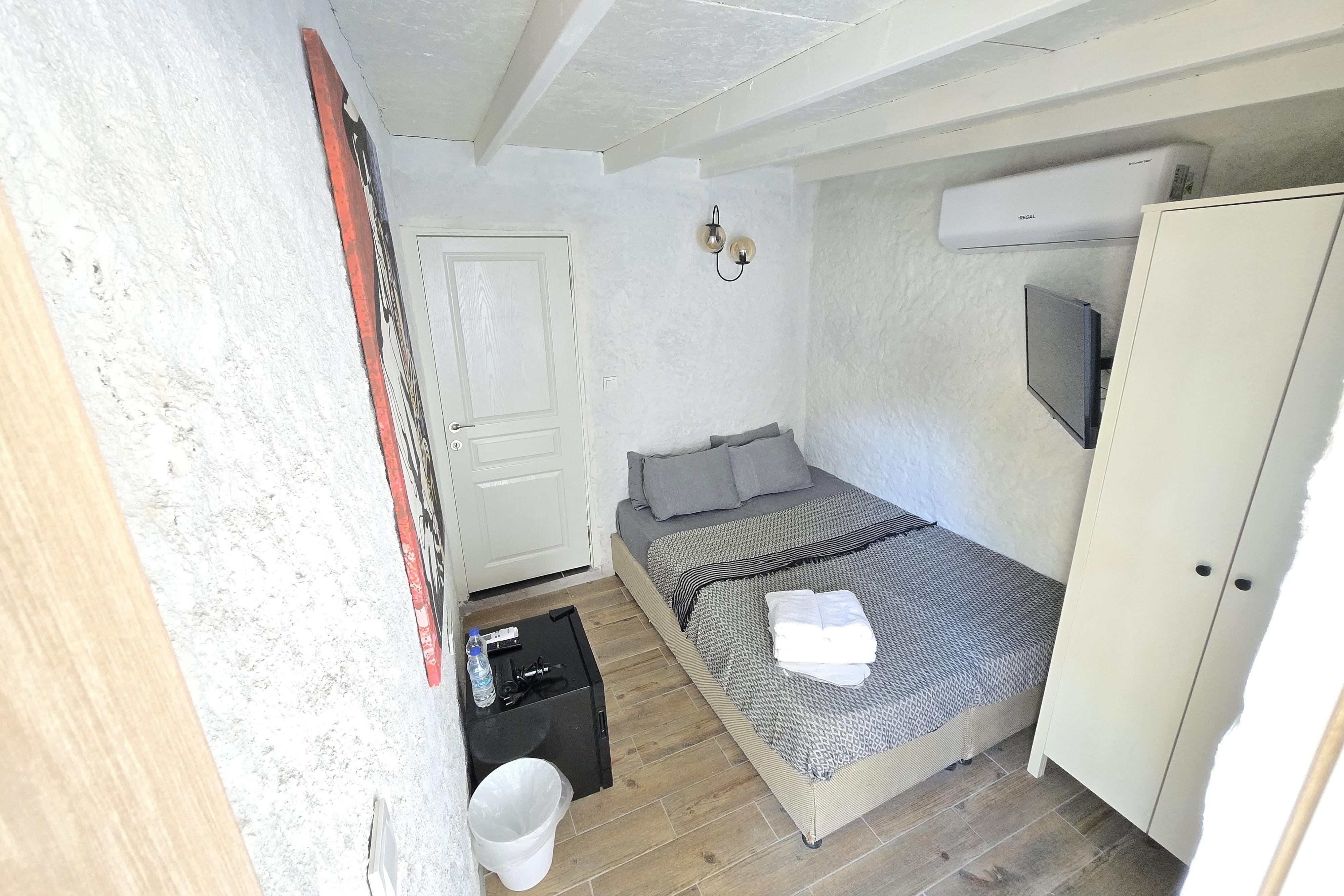 En fazla 2 yetişkin.