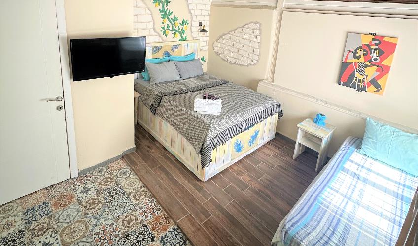 En az 3 yetişkin, En fazla 3 yetişkin + 1 bebek (0-2 yaş).