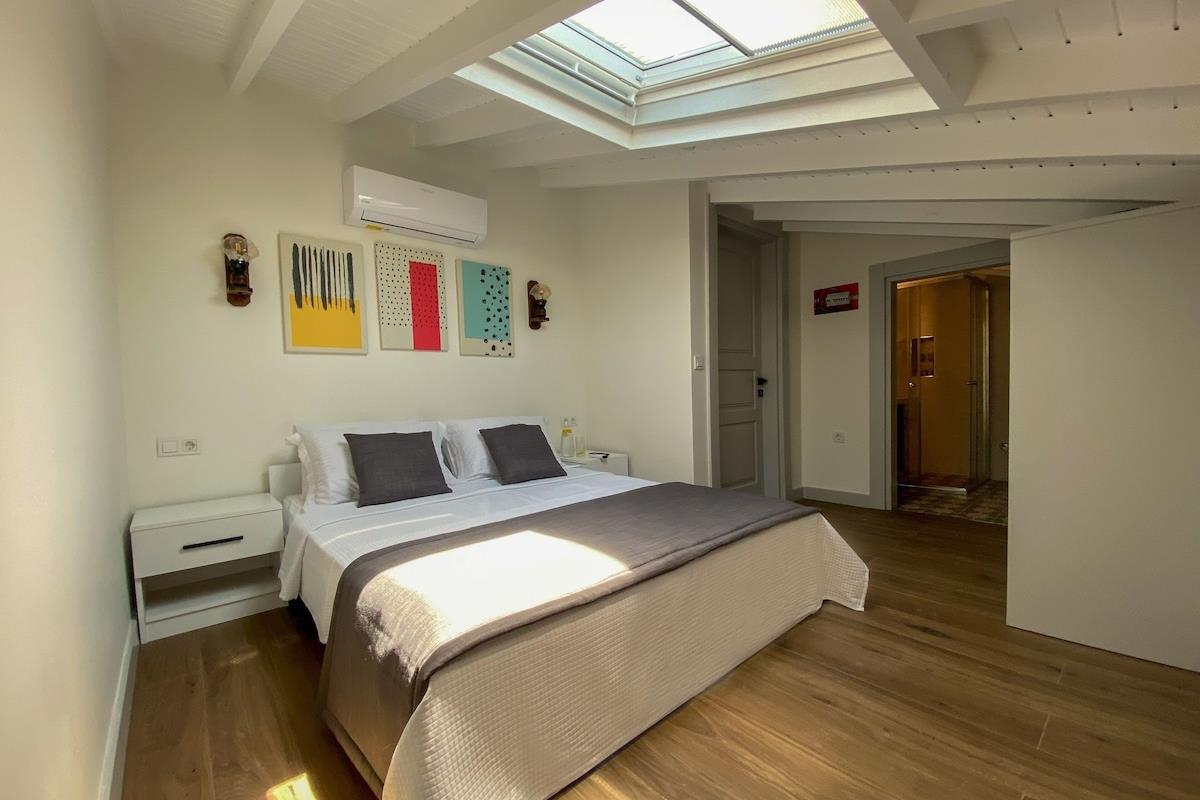 En fazla 2 yetişkin.