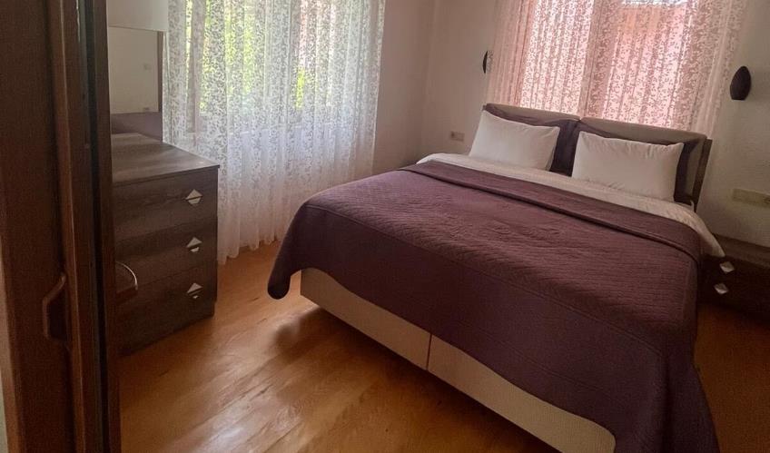 En az 2 yetişkin, En fazla 3 yetişkin veya 2 yetişkin + 1 çocuk.