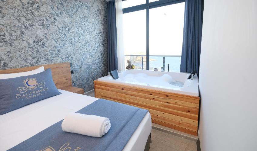 En fazla 4 yetişkin + 1 bebek (0-2 yaş).